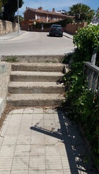 Escalera de acceso a la pasarela